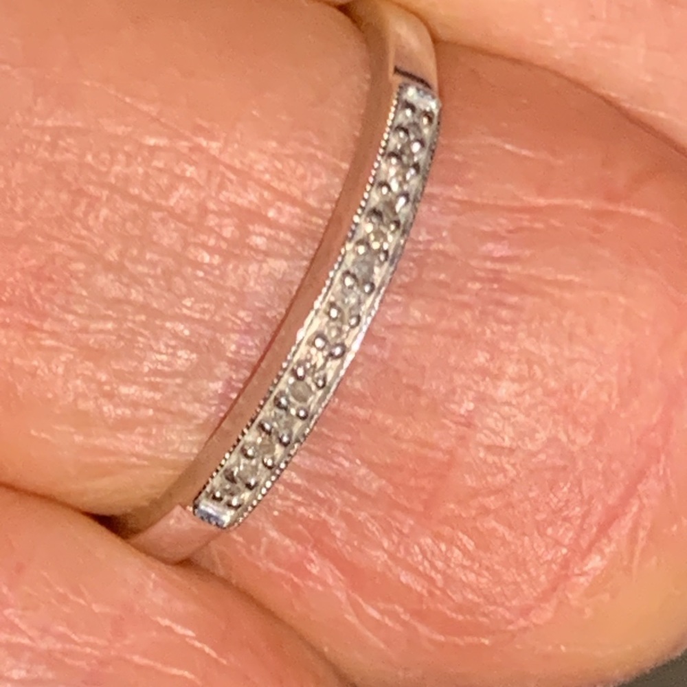 10k h gold Diamond band.